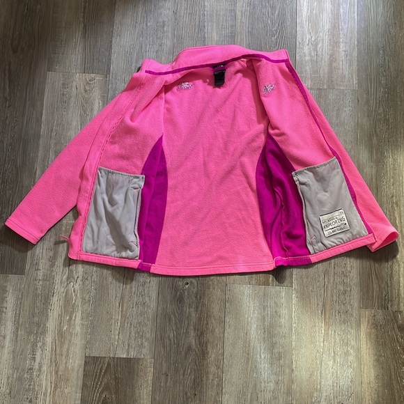 North face - Picture 3 of 4